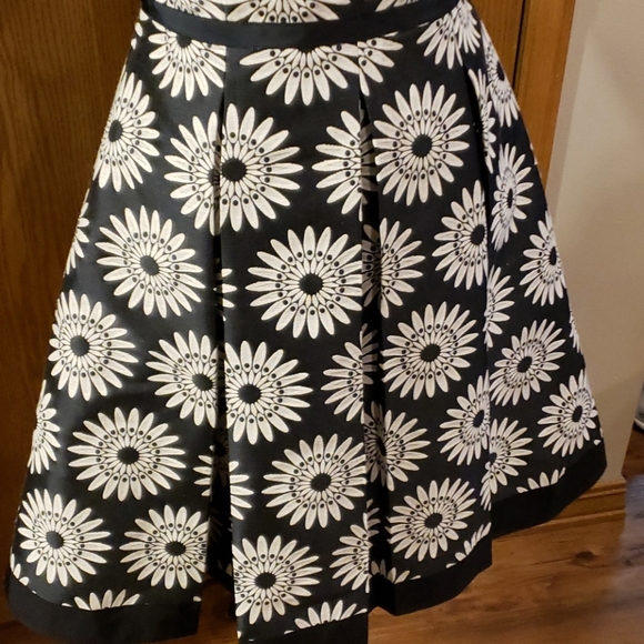 Tahari fit flare pleated brocade daisy dress sharp - Picture 3 of 10